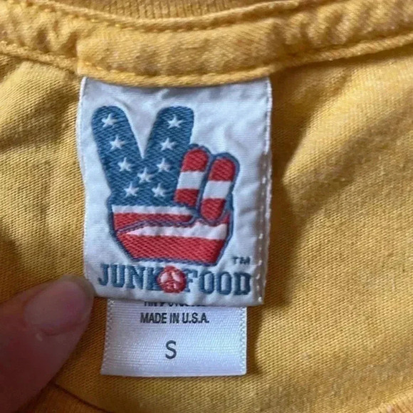 🎈2/$30🎈Junk Food Snoopy shirt- size US S - Picture 3 of 4